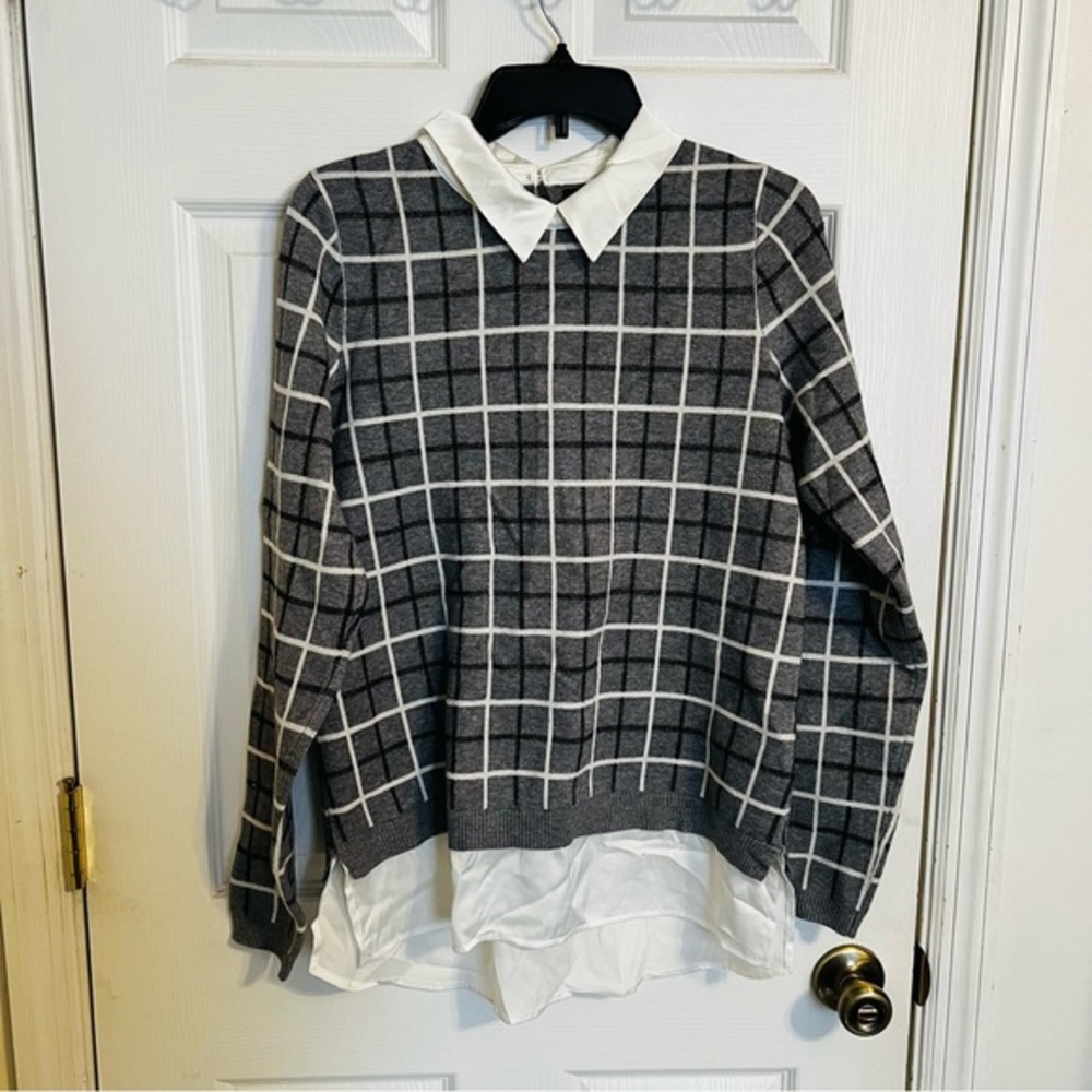 Tahari Gray and White Plaid Sweater Top